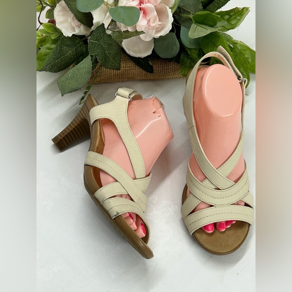 Elegant Cream Women's Sandals